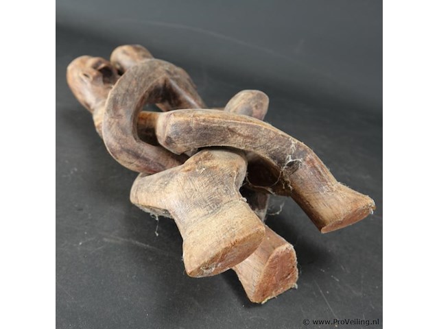 Gevlochten gesneden houten sculptuur - afbeelding 5 van  5