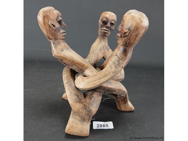 Gevlochten gesneden houten sculptuur - afbeelding 1 van  5