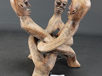 Gevlochten gesneden houten sculptuur - afbeelding 1 van  5