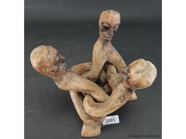 Gevlochten gesneden houten sculptuur - afbeelding 3 van  5