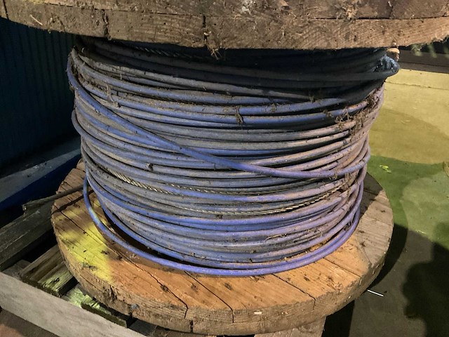 Gevlochten staalkabel op haspel - afbeelding 2 van  4