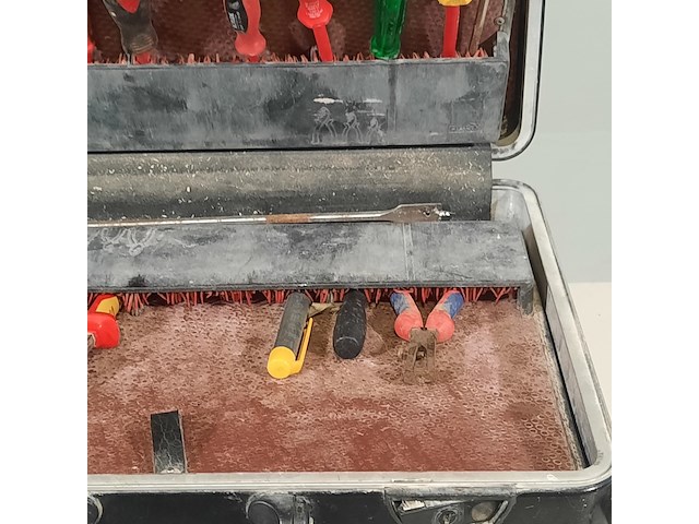 Gevulde gereedschapskoffer, parat - afbeelding 11 van  14