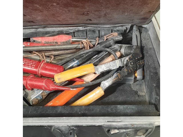 Gevulde gereedschapskoffer, parat - afbeelding 13 van  14