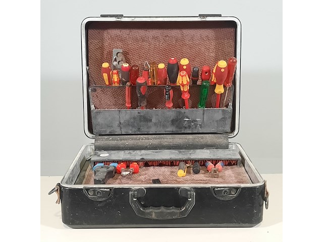 Gevulde gereedschapskoffer, parat - afbeelding 1 van  14