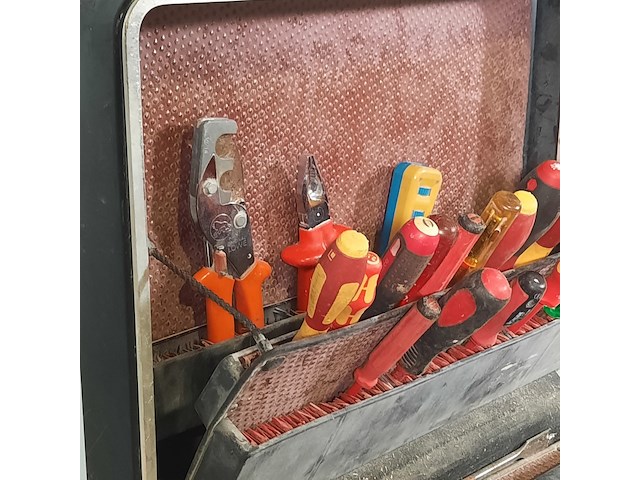 Gevulde gereedschapskoffer, parat - afbeelding 5 van  14