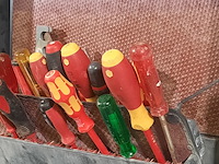 Gevulde gereedschapskoffer, parat - afbeelding 7 van  14