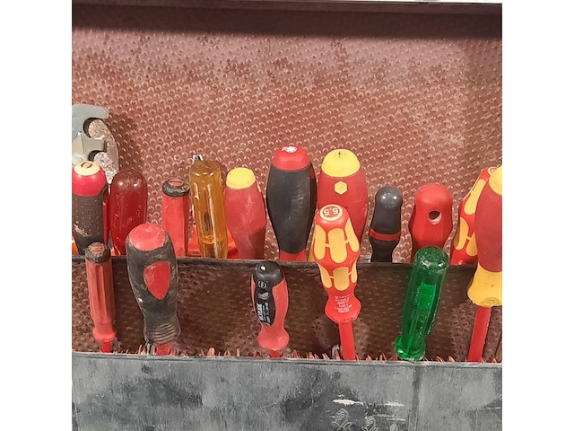 Gevulde gereedschapskoffer, parat - afbeelding 8 van  14