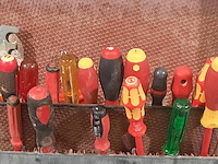 Gevulde gereedschapskoffer, parat - afbeelding 8 van  14