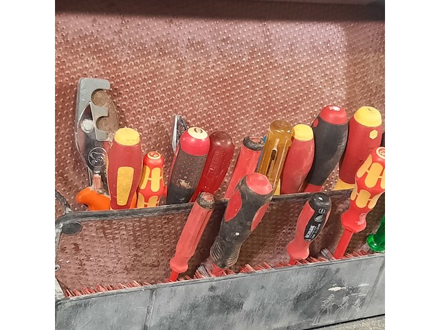 Gevulde gereedschapskoffer, parat - afbeelding 9 van  14