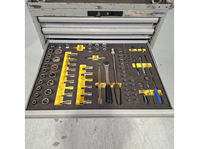 Gevulde gereedschapswagen, lista - afbeelding 10 van  12