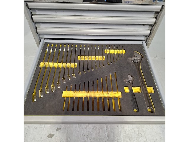 Gevulde gereedschapswagen, lista - afbeelding 11 van  12