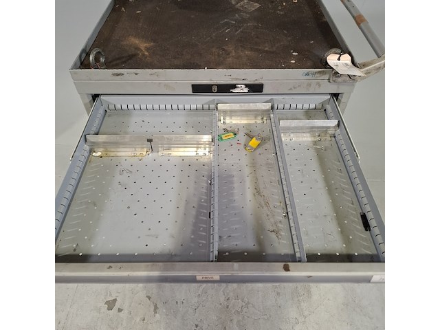 Gevulde gereedschapswagen, lista - afbeelding 8 van  12