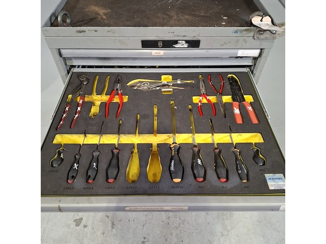 Gevulde gereedschapswagen, lista - afbeelding 9 van  12