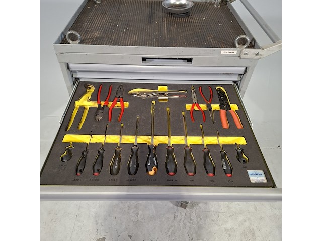 Gevulde gereedschapswagen, lista - afbeelding 9 van  12