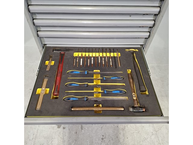 Gevulde gereedschapswagen, lista - afbeelding 12 van  12