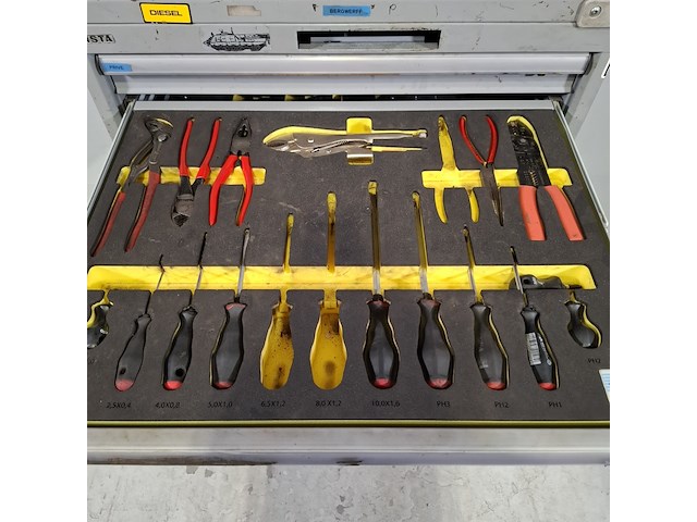 Gevulde gereedschapswagen, lista - afbeelding 9 van  12