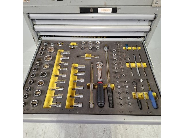 Gevulde gereedschapswagen, lista - afbeelding 10 van  12