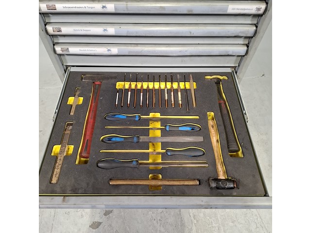 Gevulde gereedschapswagen, lista - afbeelding 12 van  12