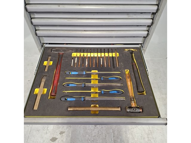 Gevulde gereedschapswagen, lista - afbeelding 12 van  12