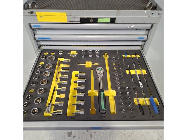 Gevulde gereedschapswagen, lista - afbeelding 10 van  12