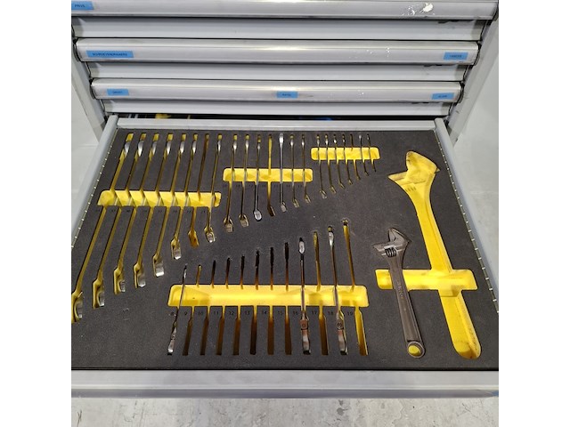 Gevulde gereedschapswagen, lista - afbeelding 11 van  12