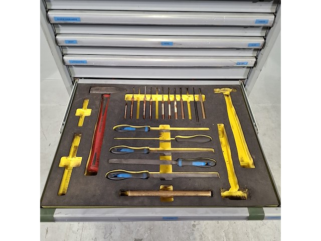 Gevulde gereedschapswagen, lista - afbeelding 12 van  12