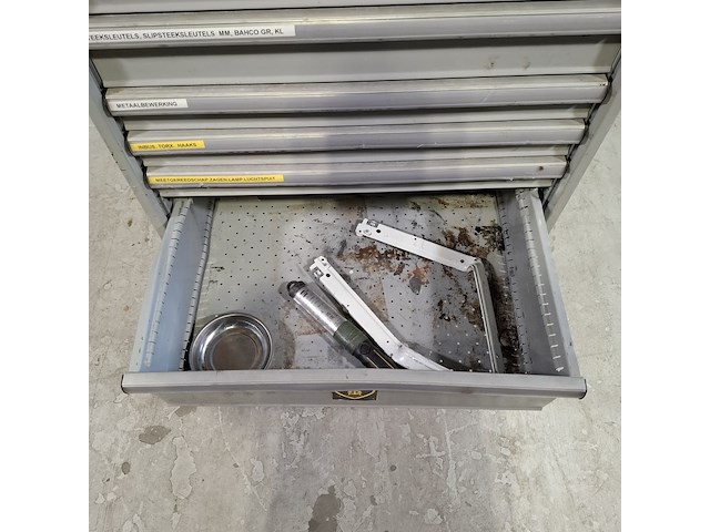 Gevulde gereedschapswagen, lista - afbeelding 3 van  11