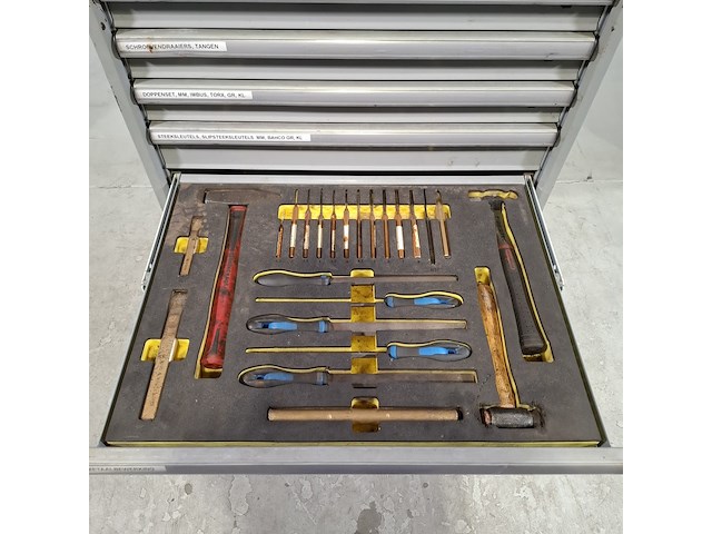 Gevulde gereedschapswagen, lista - afbeelding 10 van  11