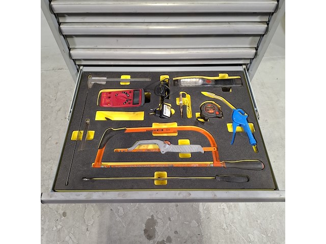 Gevulde gereedschapswagen, lista - afbeelding 9 van  10