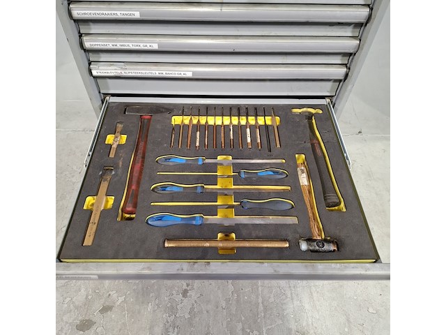 Gevulde gereedschapswagen, lista - afbeelding 8 van  10