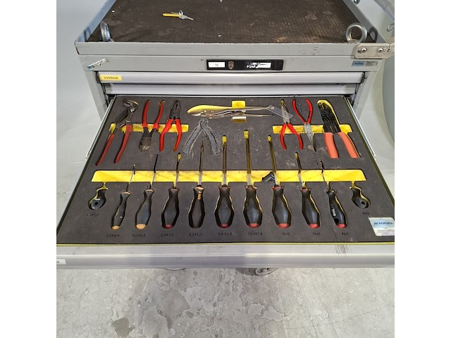 Gevulde gereedschapswagen, lista - afbeelding 5 van  10