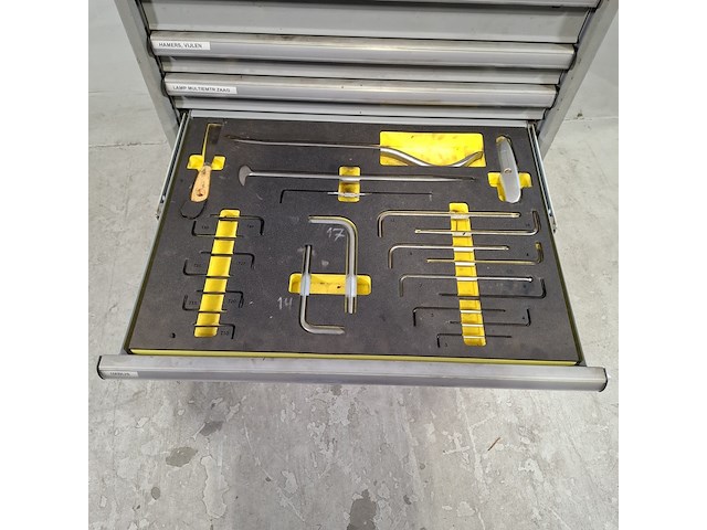 Gevulde gereedschapswagen, lista - afbeelding 10 van  10