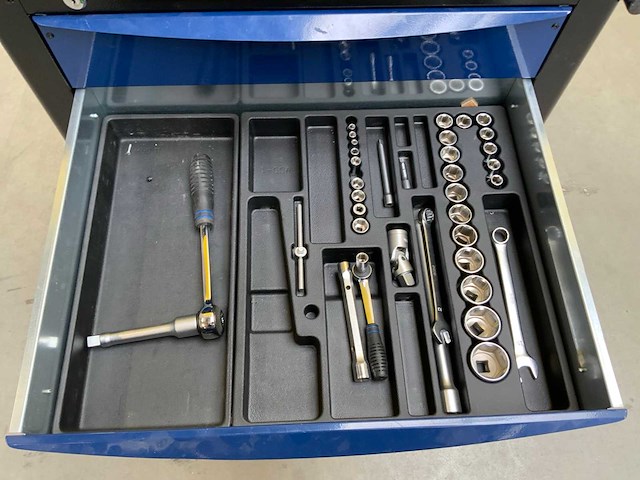 Gevulde gereedschapswagen met (gedore) gereedschap - afbeelding 4 van  7