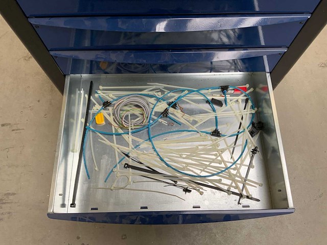 Gevulde gereedschapswagen met (gedore) gereedschap - afbeelding 7 van  7