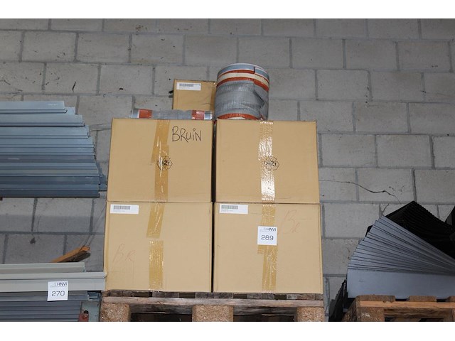 Gewerbe rollen 320mm bruin ruim 30 rollen a 10 meter. - afbeelding 1 van  1