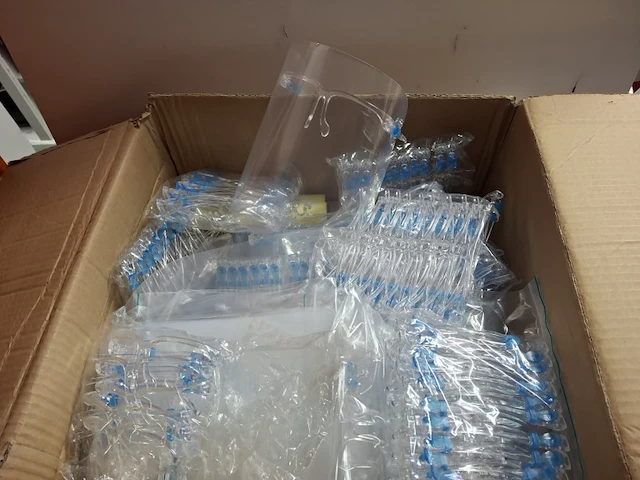 Gezichtmaskers ruim 75 stuks - afbeelding 2 van  3