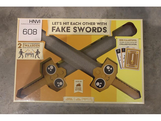 Gezinspel let's hit eachother with fake swords, leeftijd 7+. - afbeelding 1 van  1