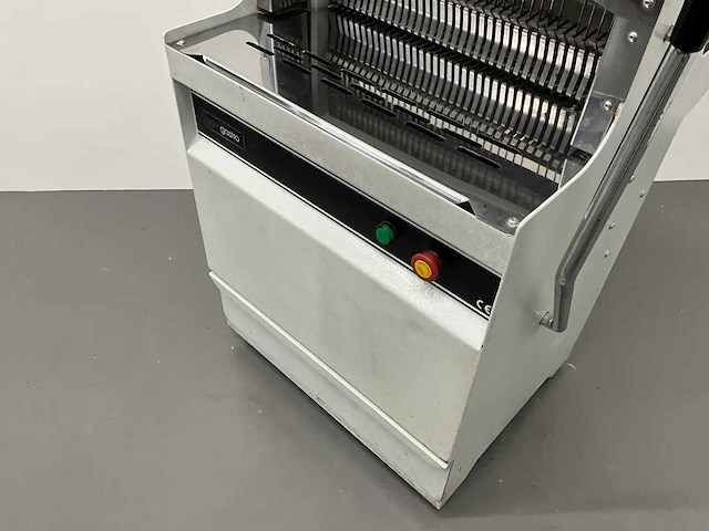 Ggm gastro - bsms 13 - broodsnijmachine - afbeelding 2 van  7