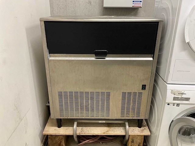 Ggm gastro ewi 115nggmss120 ijsblokjesmachine - afbeelding 1 van  4