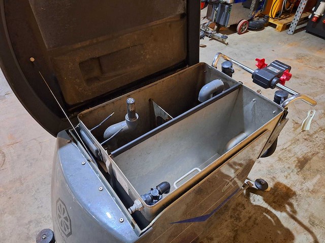 Ghbh - 71 bf 85 esa - zelfrijdende schrobmachine - afbeelding 6 van  6