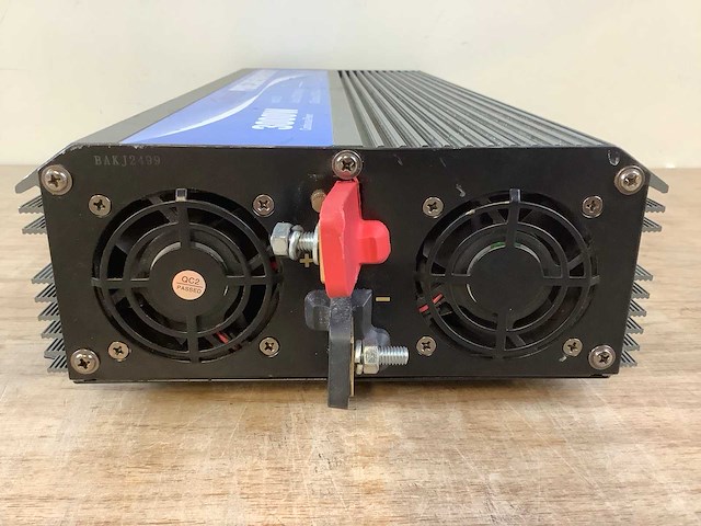 Giandel ps-3000kar spanningsomvormer - afbeelding 4 van  5