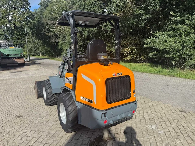 Giant - 2021 - g2500 - shovel met bak - afbeelding 4 van  15