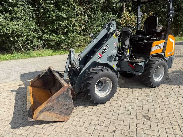 Giant - 2021 - g2500 - shovel met bak - afbeelding 1 van  15