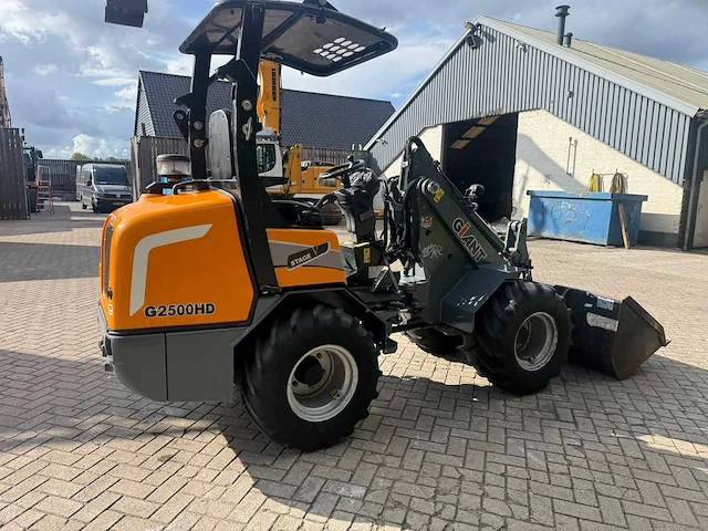 Giant - 2021 - g2500 - shovel met bak - afbeelding 13 van  15