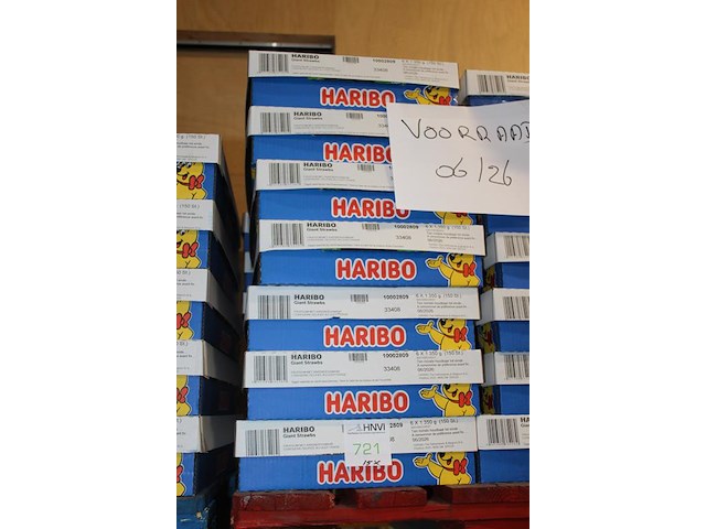 Giant strawbs haribo in 15 overdozen met 6 emmers a 1350 g. tht 6-2026. - afbeelding 2 van  2