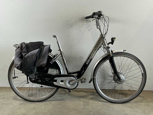 Giant twist go + elektrische damesfiets - afbeelding 1 van  11