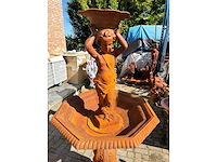 Gietijzer fontein met cupido - afbeelding 2 van  3
