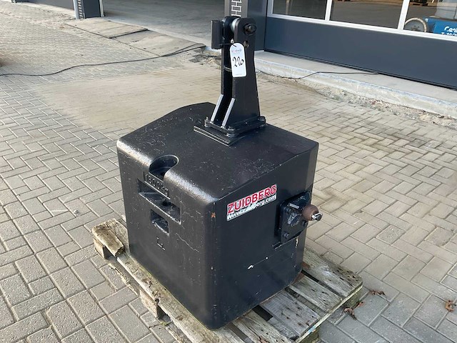 Gietijzer frontgewicht, “1800kg” - afbeelding 2 van  6