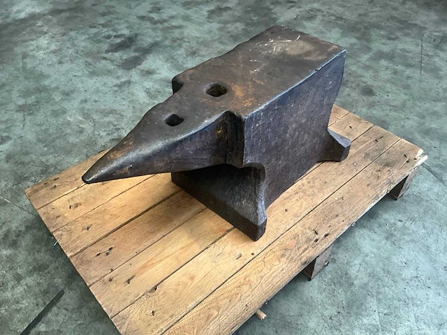 Gietijzeren aambeeld - antiek - overige werkplaatsinventaris - afbeelding 2 van  4