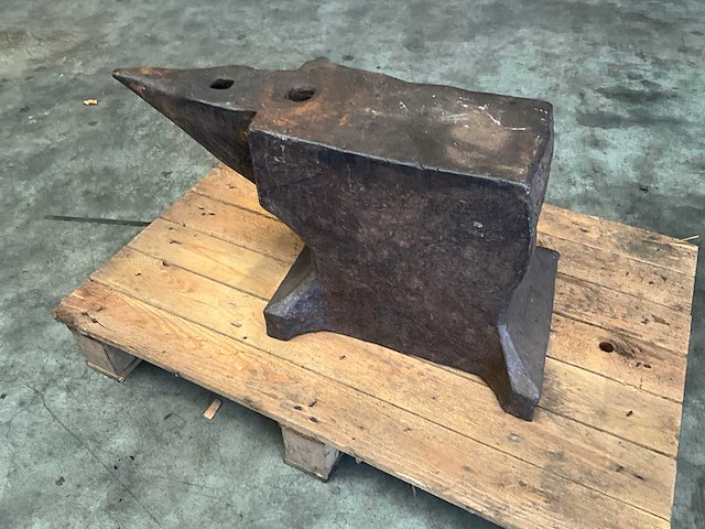 Gietijzeren aambeeld - antiek - overige werkplaatsinventaris - afbeelding 1 van  4
